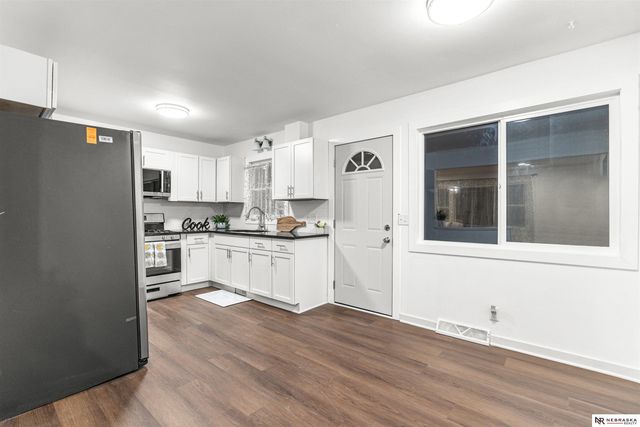 5004 N 48th Street, Omaha, NE 68104