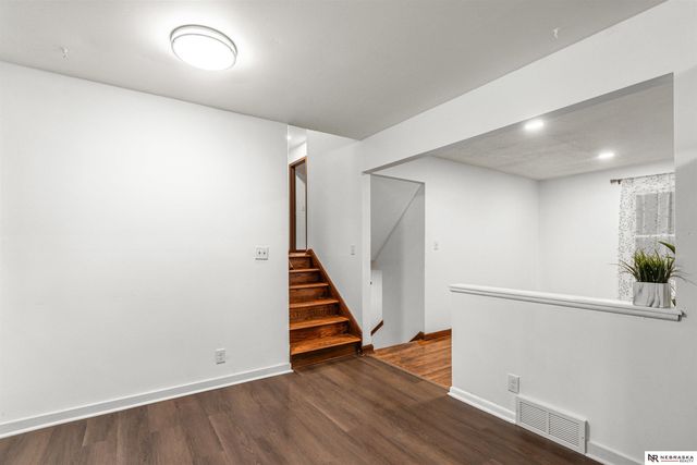 5004 N 48th Street, Omaha, NE 68104