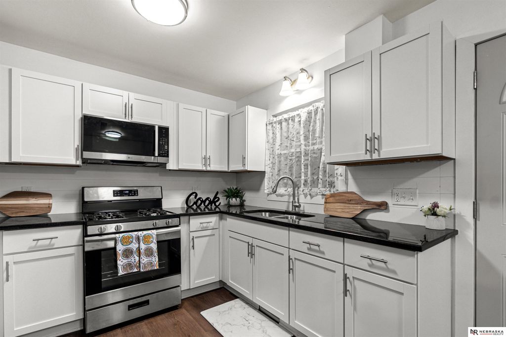 5004 N 48th Street, Omaha, NE 68104