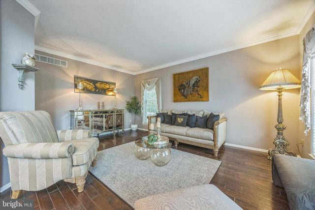 12 SKYLINE CIR, Sewell, NJ 08080