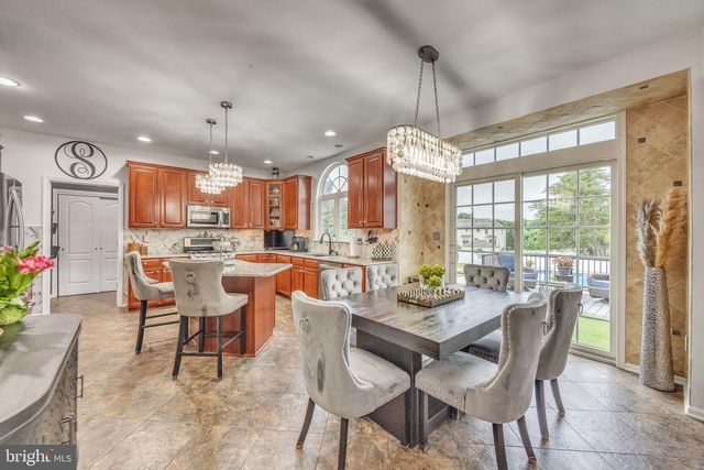 12 SKYLINE CIR, Sewell, NJ 08080