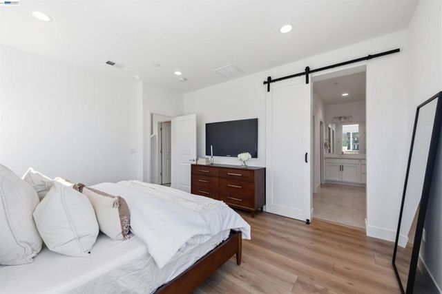 5509 Holly Bay Ave, Dublin, CA 94568