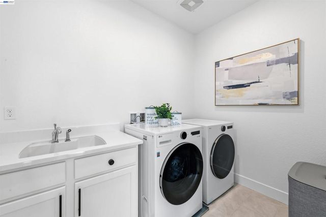 5509 Holly Bay Ave, Dublin, CA 94568