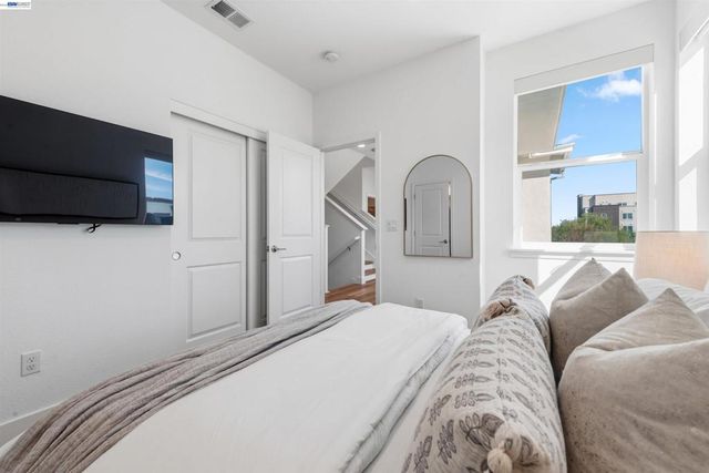 5509 Holly Bay Ave, Dublin, CA 94568