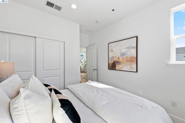 5509 Holly Bay Ave, Dublin, CA 94568