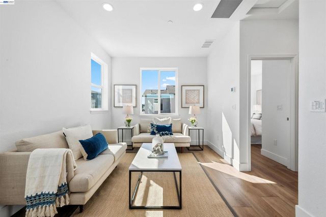 5509 Holly Bay Ave, Dublin, CA 94568