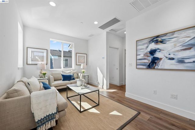 5509 Holly Bay Ave, Dublin, CA 94568