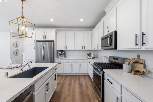 5509 Holly Bay Ave, Dublin, CA 94568