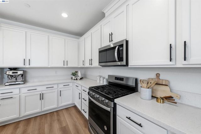 5509 Holly Bay Ave, Dublin, CA 94568