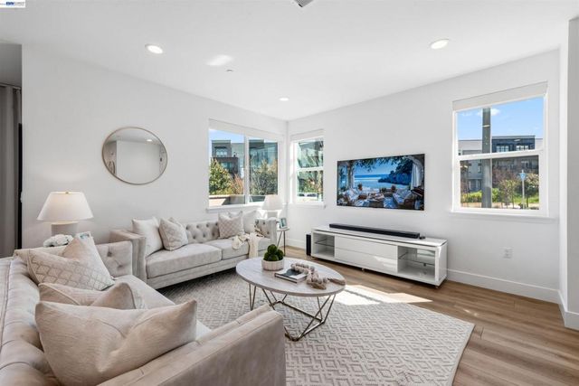 5509 Holly Bay Ave, Dublin, CA 94568