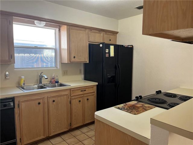 7950 Caribou Dr, Corpus Christi, TX 78414