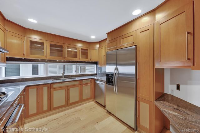 372 W Brown Street, Birmingham, MI 48009