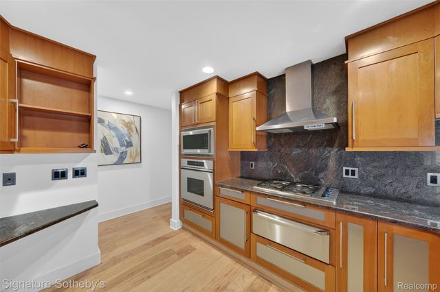 372 W Brown Street, Birmingham, MI 48009