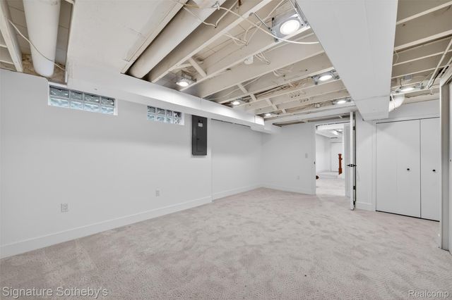 372 W Brown Street, Birmingham, MI 48009