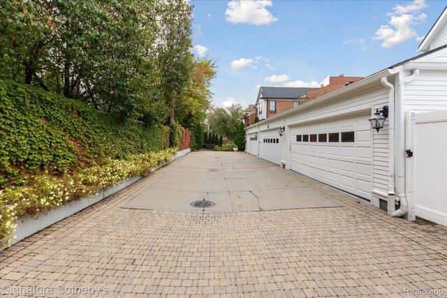 372 W Brown Street, Birmingham, MI 48009