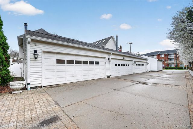 372 W Brown Street, Birmingham, MI 48009