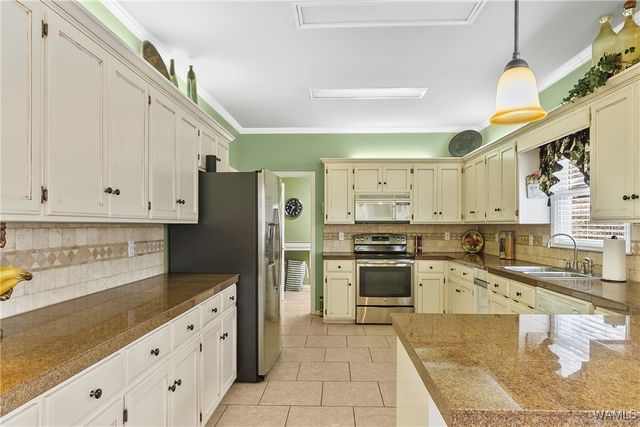 14852 Dema Rest, Northport, AL 35475