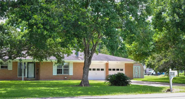 402 Peach Point Road, Jones Creek, TX 77541