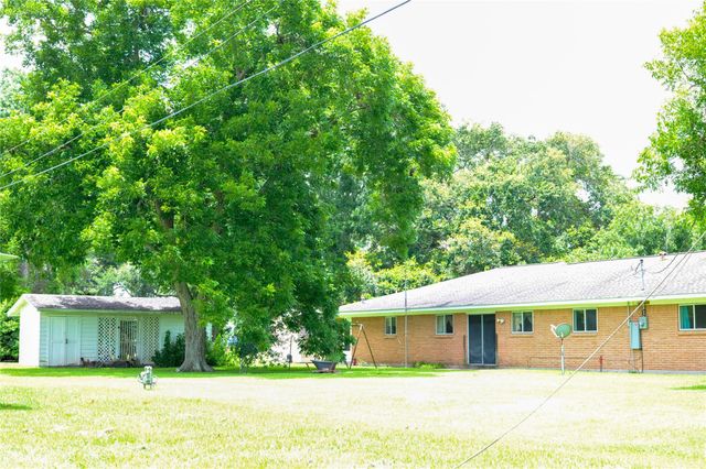 402 Peach Point Road, Jones Creek, TX 77541