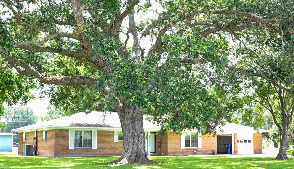 402 Peach Point Road, Jones Creek, TX 77541