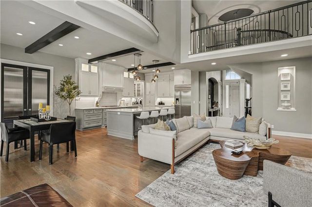 8831 Vista Drive, Lenexa, KS 66220
