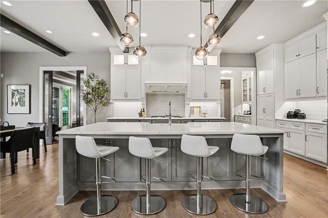 8831 Vista Drive, Lenexa, KS 66220