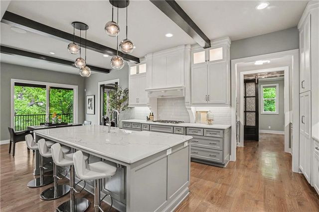8831 Vista Drive, Lenexa, KS 66220