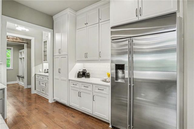 8831 Vista Drive, Lenexa, KS 66220