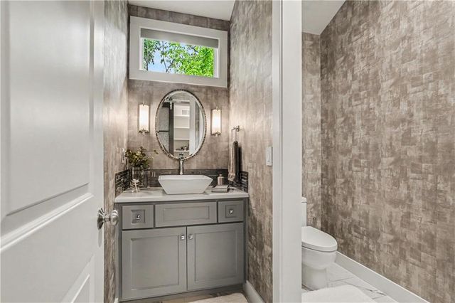 8831 Vista Drive, Lenexa, KS 66220