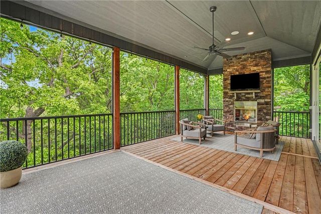 8831 Vista Drive, Lenexa, KS 66220