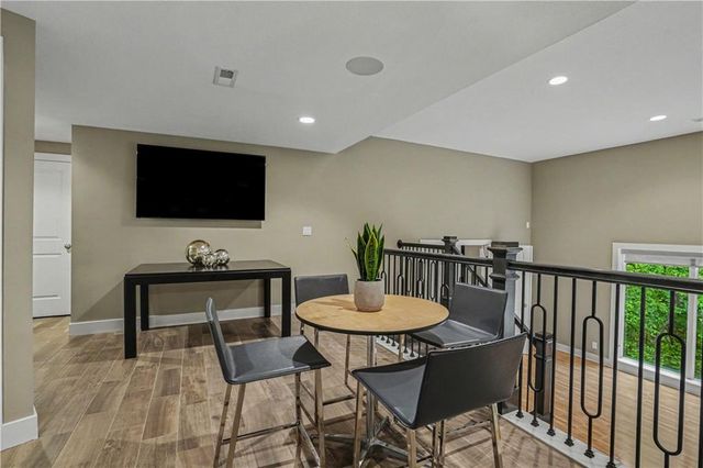 8831 Vista Drive, Lenexa, KS 66220