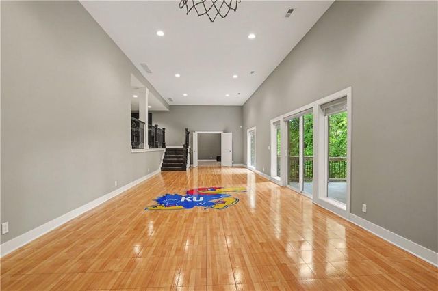8831 Vista Drive, Lenexa, KS 66220