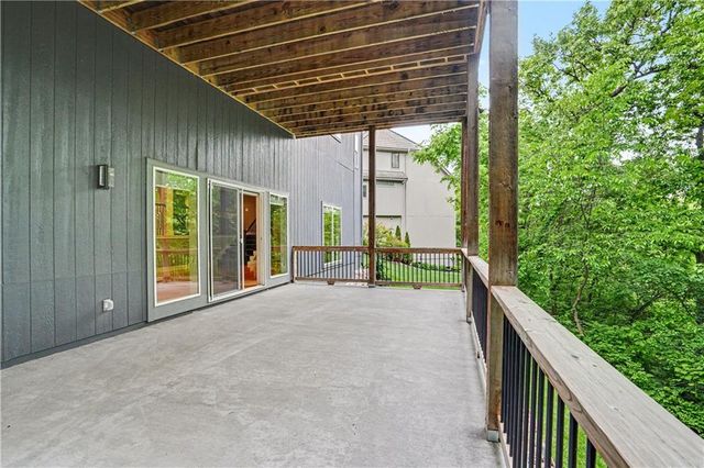 8831 Vista Drive, Lenexa, KS 66220