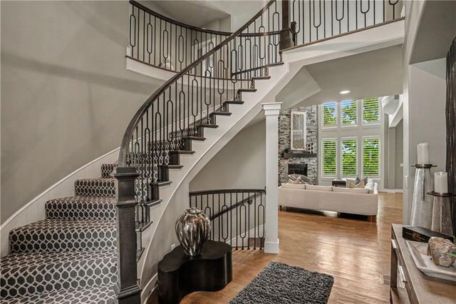 8831 Vista Drive, Lenexa, KS 66220