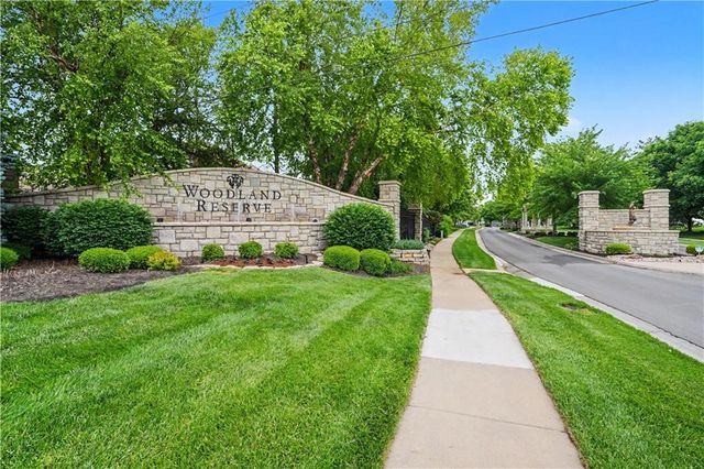 8831 Vista Drive, Lenexa, KS 66220