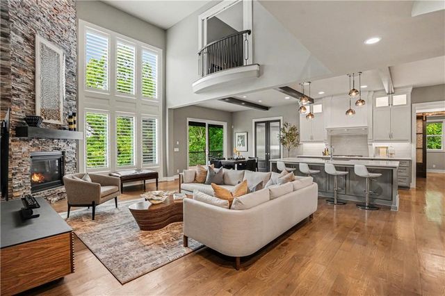 8831 Vista Drive, Lenexa, KS 66220