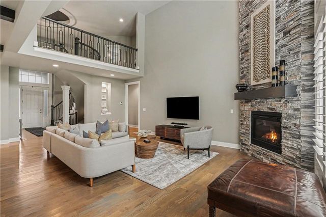 8831 Vista Drive, Lenexa, KS 66220
