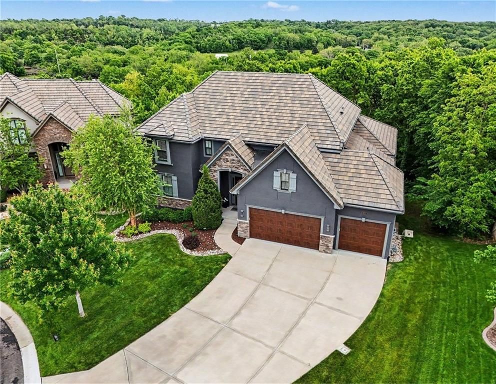 8831 Vista Drive, Lenexa, KS 66220