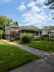 550 LARAMIE Avenue, Wilmette, IL 60091