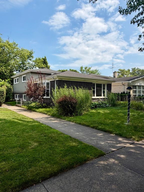 550 LARAMIE Avenue, Wilmette, IL 60091