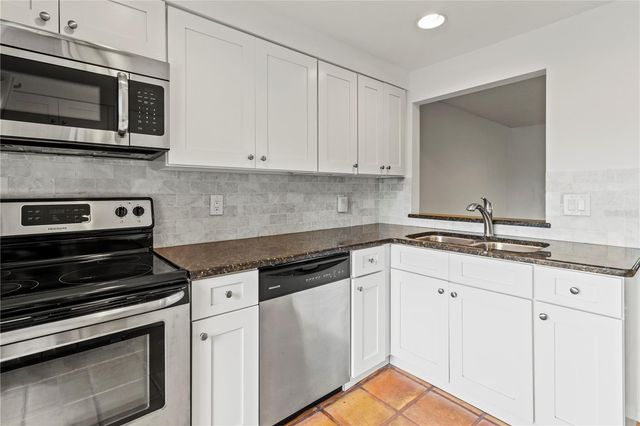 2375 LAKESIDE MEWS D2, Sarasota, FL 34235