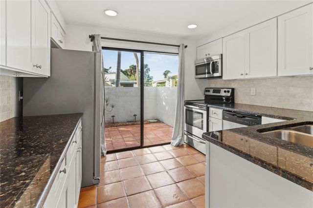 2375 LAKESIDE MEWS D2, Sarasota, FL 34235