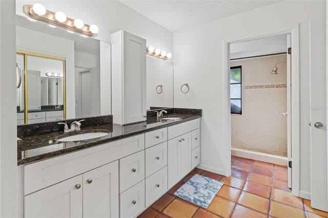 2375 LAKESIDE MEWS D2, Sarasota, FL 34235