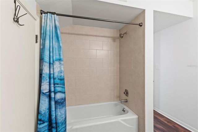 2375 LAKESIDE MEWS D2, Sarasota, FL 34235