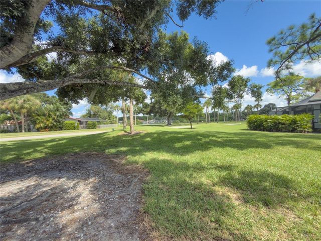 2375 LAKESIDE MEWS D2, Sarasota, FL 34235