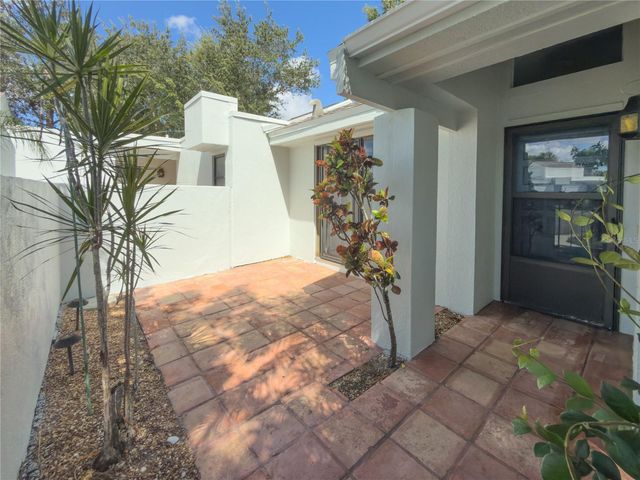 2375 LAKESIDE MEWS D2, Sarasota, FL 34235