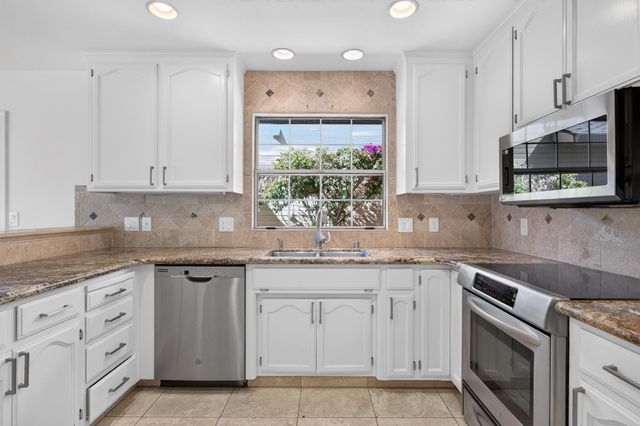 19104 Pebble Ct, Woodbridge, CA 95258