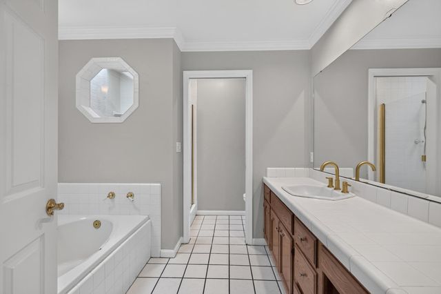 19104 Pebble Ct, Woodbridge, CA 95258