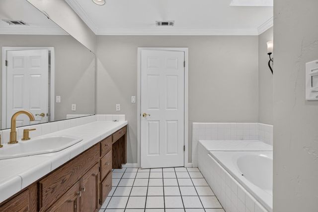 19104 Pebble Ct, Woodbridge, CA 95258