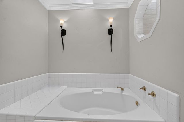 19104 Pebble Ct, Woodbridge, CA 95258